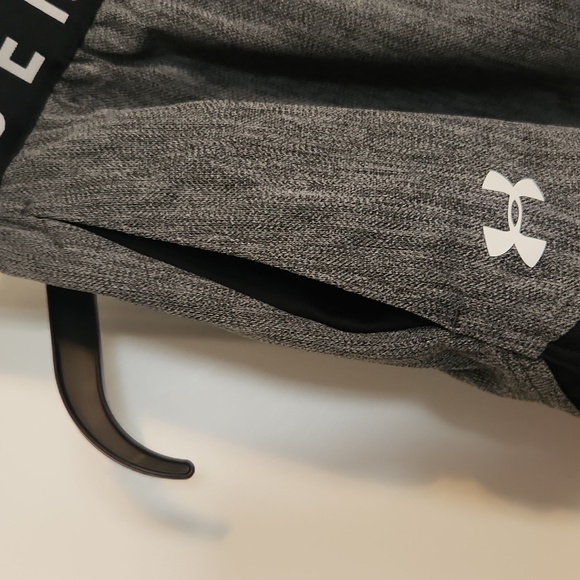 NWT womens under Armour grey shorts. Small - Picture 3 of 4